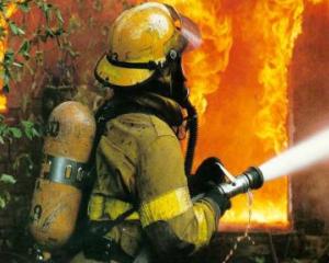 HG nr. 915/2015 reglementeaza cerintele de securitate in caz de incendiu