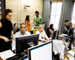 Angajatii bugetari vor primi vouchere de vacanta de 6 salarii minime brute