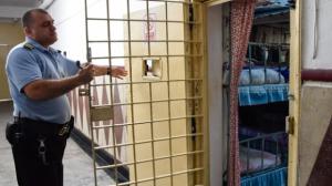 Agentii si ofiterii de penitenciare vor beneficia de o majorare salariala de 10% la salariul brut