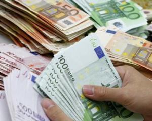 O primarie a cheltuit 30.000 de euro pe felicitari si pungi cadou. Raspunsul primarului