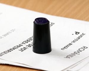 Toate prefecturile vor primi pana pe 27 octombrie buletinele de vot pentru prezidentiale