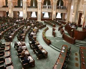Bunurile din domeniul public al judetului pot trece in cel al municipiului si invers