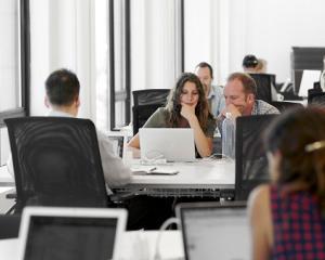 Clauza de neconcurenta pentru angajatii bugetari