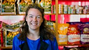 Vanzarile de bunuri de larg consum din Romania au urcat cu 10% in ultima parte din 2023