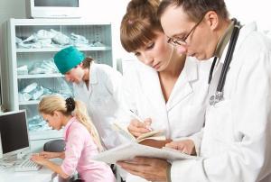 Proiect de lege: Medicii de familie - obligati sa angajeze un asistent medical cu contract la norma intreaga. Salariile vor fi platite de Ministerul Sanatatii