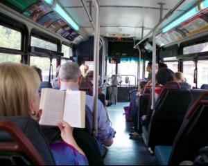 Sindicatele cer urgentarea decontarii navetei pentru angajatii din invatamant