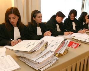 Plata onorariilor din oficiu pentru luna martie