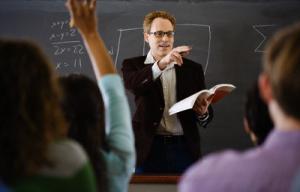 Reincadrarea unui cadru didactic pensionat. Are dreptul de a ocupa functia de rector?