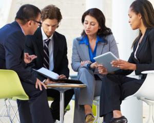 Cum se realizeaza redistribuirea functionarilor publici