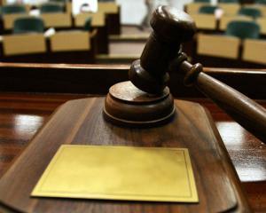 Personalul din aparatul de lucru al Parlamentului va fi salarizat la nivelul maxim admis