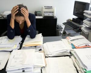 In ce conditii functionarii publici pot refuza sarcinile de munca