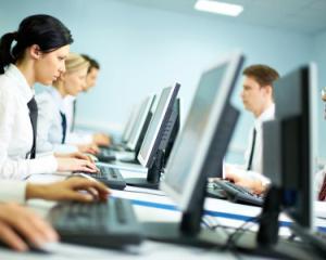 Angajatul lucreaza in zi de sarbatoare legala, in weekend. Ce sporuri ii revin?