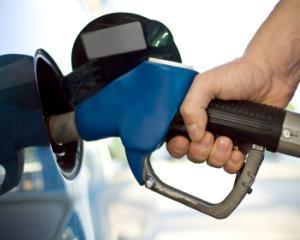 Traian Basescu: nu este necesara cresterea accizei la benzina si motorina